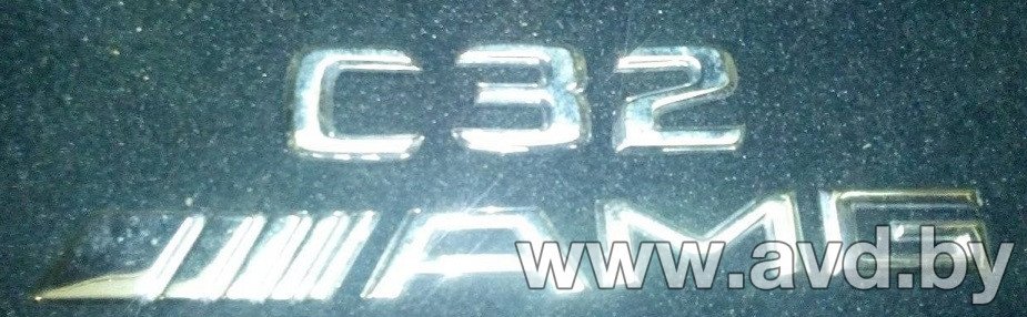 Купить Фирменные аксессуары Mercedes-Benz Шильдик C32 на крышку багажника A2088170315 в Минске.